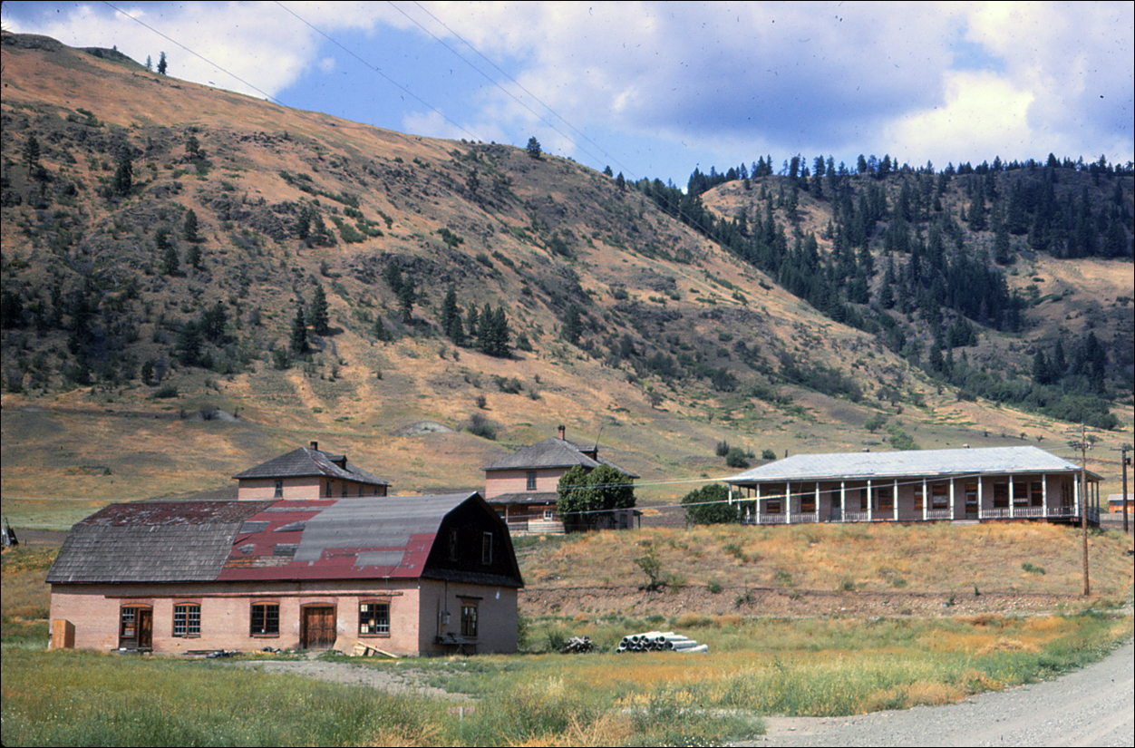 Photo of Sion abandoned CCUB Doukobor buildings 1970